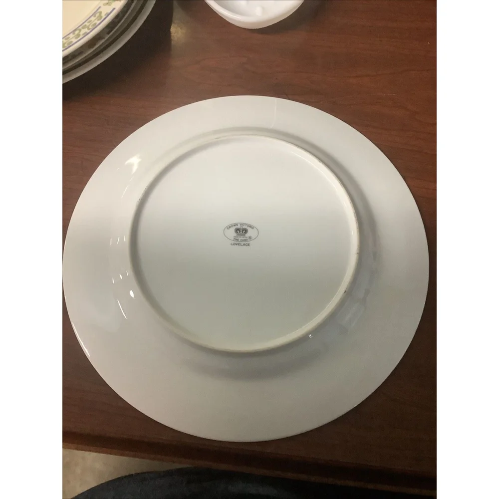 CROWN VICTORIA DINNER PLATE LOVELACE